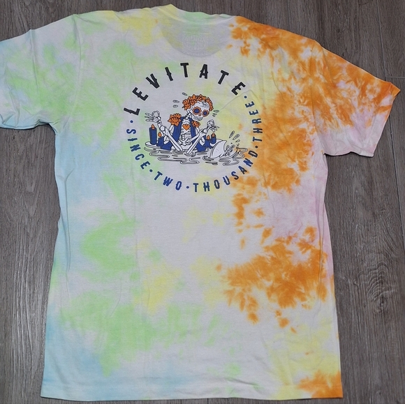 Levitate Tshirt 2003 Men's size Medium Thin Tye Dye - Picture 2 of 4